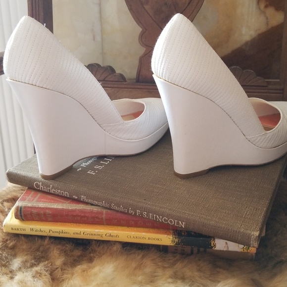 Cute Mod Kristen Lee New York Wedge Heels - Picture 4 of 6